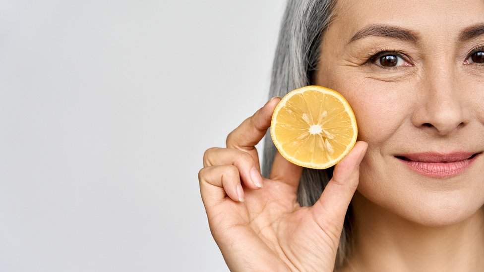 Vitamin C, Hyaluronic Acid, Retinol: How Effective Are They Really Against Skin Aging According to Science?