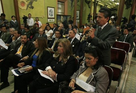 Los fiscales de los partidos políticos que participarán en las elecciones generales sostuvieron su primera reunión semanal ayer con los magistrados del Tribunal Supremo Electoral.