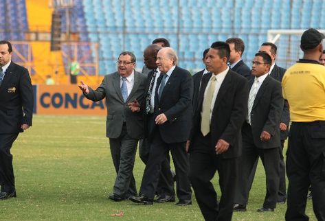 Rafael Salguero, Jack Warner  y Joseph Blatter compartieron  en el país, en  abril último. (Foto Prensa Libre: Francisco Sánchez)