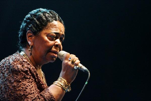 La cantante africana   murió  a los 70 años. (Foto Prensa Libre: AFP)