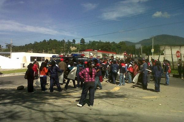 Bloqueo de estudiantes en Cuatro Caminos. (Foto Archivo)