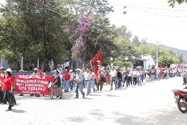 organizaciones apoyan a salubristas durante   protesta,  en Salamá, Baja Verapaz.