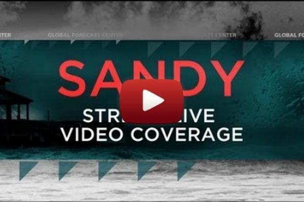 Imagen sobre la transmisión en vivo de la llegada del huracán Sandy a Estados Unidos. (Foto Prensa Libre: Youtube)<br _mce_bogus="1"/>