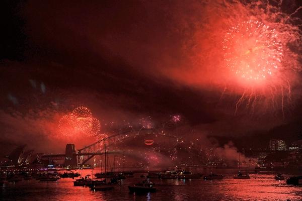 Australianos celebran el cambio de año. (Foto Prensa Libre: AFP)
