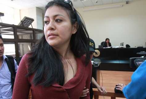 Yenni Chinchilla fue ligada a proceso por dos delitos, por la muerte de la hija de su conviviente. (Foto Prensa Libre: Estuardo Paredes)