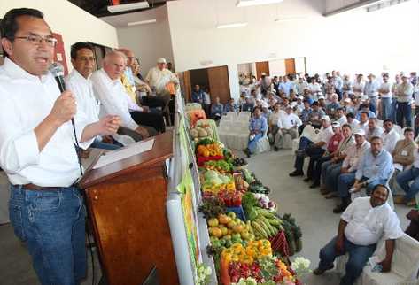 Élmer López, ministro de Agricultura,  participa en la inauguración del programa de tecnificación. (Foto Prensa Libre: Hemeroteca PL)