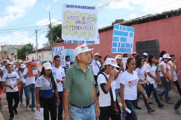 Marcha contra la minería en la que participaron católicos de Asunción Mita, Jutiapa. (Foto Prensa Libre: Óscar González)<br _mce_bogus="1"/>