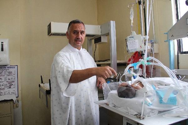 Miguel Soto es jefe del área de Pediatría del Hospital Nacional Pedro de Bethancourt, de Antigua Guatemala. (Foto Prensa Libre: Miguel López)
