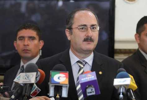 Pedro Muadi anuncia acciones por difamación. (Foto Prensa Libre: Congreso)