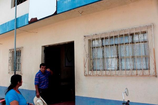Fachada de la sede del Renap en Rabinal, donde padres de familia aseguran que el servicio es deficiente. (Foto Prensa Libre: Carlos Grave)<br _mce_bogus="1"/>
