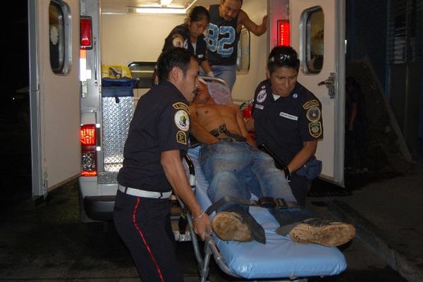 Un hombre ebrio fue agredido con un pedazo de leña en la cabeza, por su cónyuge en San Marcos. (Foto Prensa Libre: Alexander Coyoy)<br _mce_bogus="1"/>
