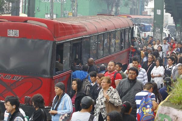 Dueños de buses amenazaban con paralizar el servicio si no reciben más fondos en subsidio.