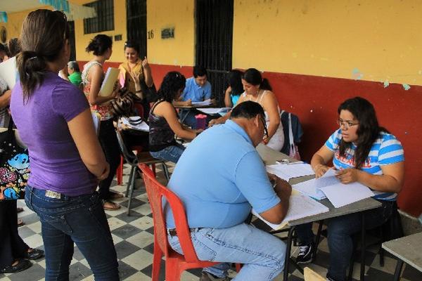 Maestros Entregan papelería a la Junta Municipal de la ciudad de Escuintla.