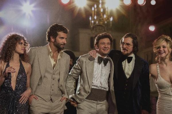 AMERICAN HUSTLE está postulada a premios del Sindicato de Guionistas.