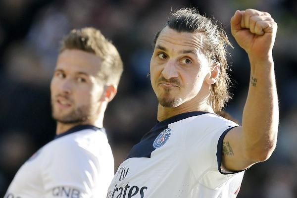 Zlatan Ibrahimovic, del PSG, brilló otra vez. (Foto Prensa Libre: EFE)