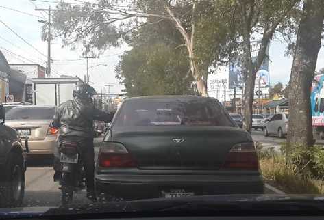 Internautas denuncian, a través de redes sociales, gran cantidad de  asaltos en motocicletas. En la mayoría de casos se  roban celulares.