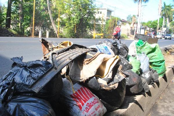 Botadero clandestino en la avenida Circunvalación, zona 5 de la ciudad de Reu.