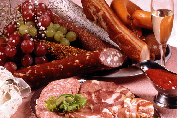 En los embutidos hay sal "oculta", cuyo exceso es dañino