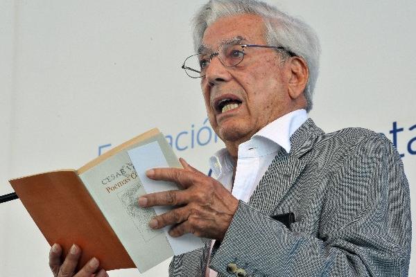 Mario Vargas Llosa abrió lectura de poesía en Día de las Palabras