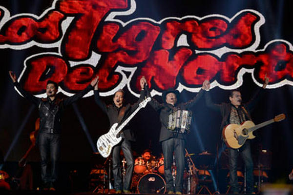 Los Tigres del Norte impusieron su estilo en la 15 edición del Festival Vive Latino. (Foto Prensa Libre: AFP)<br _mce_bogus="1"/>