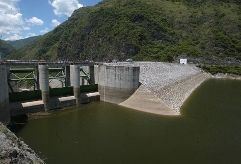 Según datos del sector eléctrico del país, la contratación de generación mediante energías renovables, en las cuales se encuentran las hidroeléctricas, será más alta para el año 2017. (Foto Prensa Libre: Hemeroteca PL)