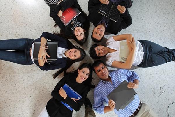 Jóvenes becados&nbsp; estudian&nbsp; maestrías en&nbsp; universidades internacionales.