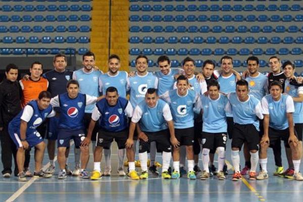 La selección nacional viaja este lunes a Kuwait. (Foto Prensa Libre: Hemeroteca PL)