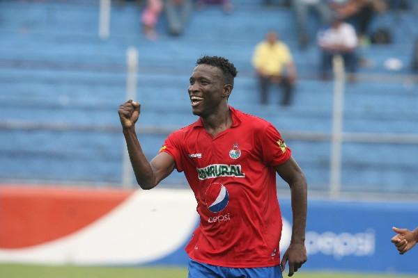 Marvin Ávila fue el  verdugo de los venados, al marcar el único tanto. (Foto Prensa Libre: Norvin Mendoza)