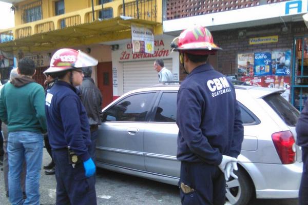 Un herido fue el saldo de un ataque armado que se registró en el Barrio San Antonio, zona 6. (foto Prensa Libre: Bomberos Municipales)<br _mce_bogus="1"/>