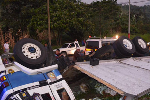 Marcos Enrique Machic Machi conducía el camión placas comerciales 380BGL. (Foto Prensa Libre: Jorge Tizol)