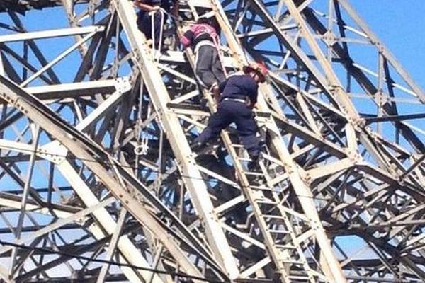 El hombre indicó que subió motivado por un amigo. (Foto Prensa Libre: CBM)