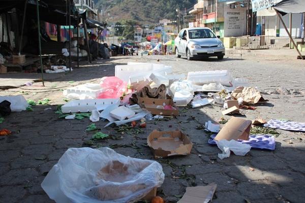 Basura en principales calles de Huehuetenango. (Foto Prensa Libre: Mike Castillo).