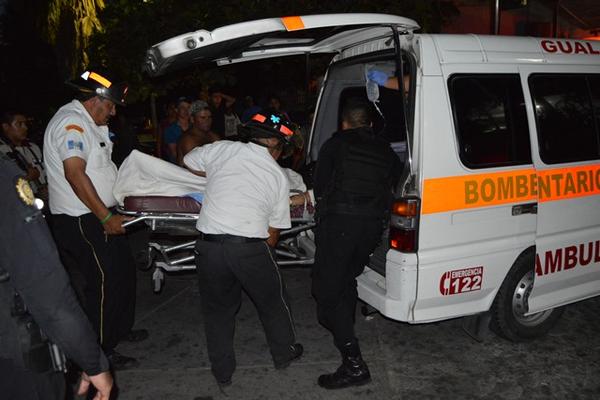 Dos mujeres y una menor de edad fueron trasladadas al hospital regional de Zacapa. (Foto: Prensa Libre). <br _mce_bogus="1"/>