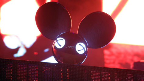Deadmau5 ofreció show con su inconfundible máscara con cabeza de ratón. (Foto Prensa Libre: Paulo Raquec)