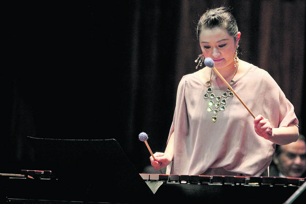 Nanae Mimura ofreció un concierto en ensamble con  grupos marimbísticos del país.(Foto Prensa Libre: Edwin Castro)
