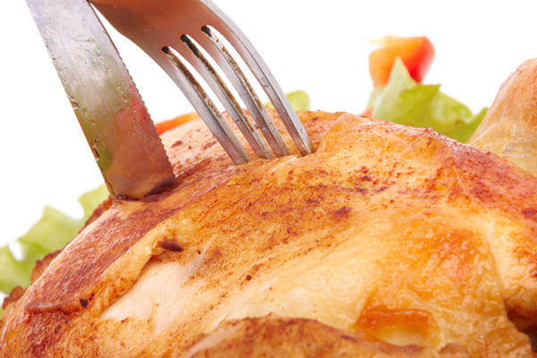 El pollo es un alimento sustancioso y bajo en grasa.