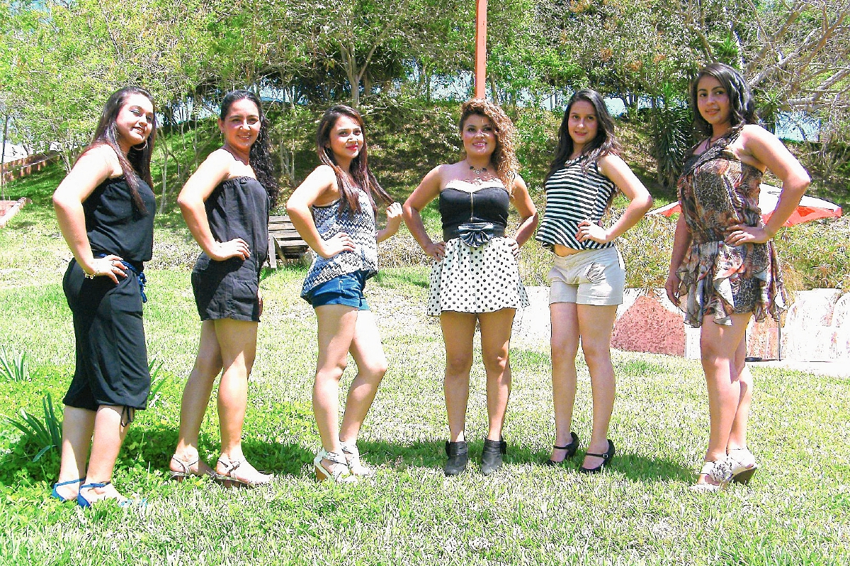 Seis candidatas compiten por el título de Señorita  Facultad de Humanidades, en Sanarate. (Foto Prensa Libre: Héctor Contreras)