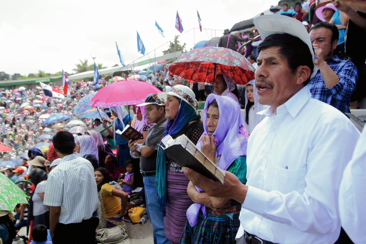 Miles de personas asistieron al congreso de la Iglesia de Dios. (Foto Prensa Libre: Alvaro Interiano).