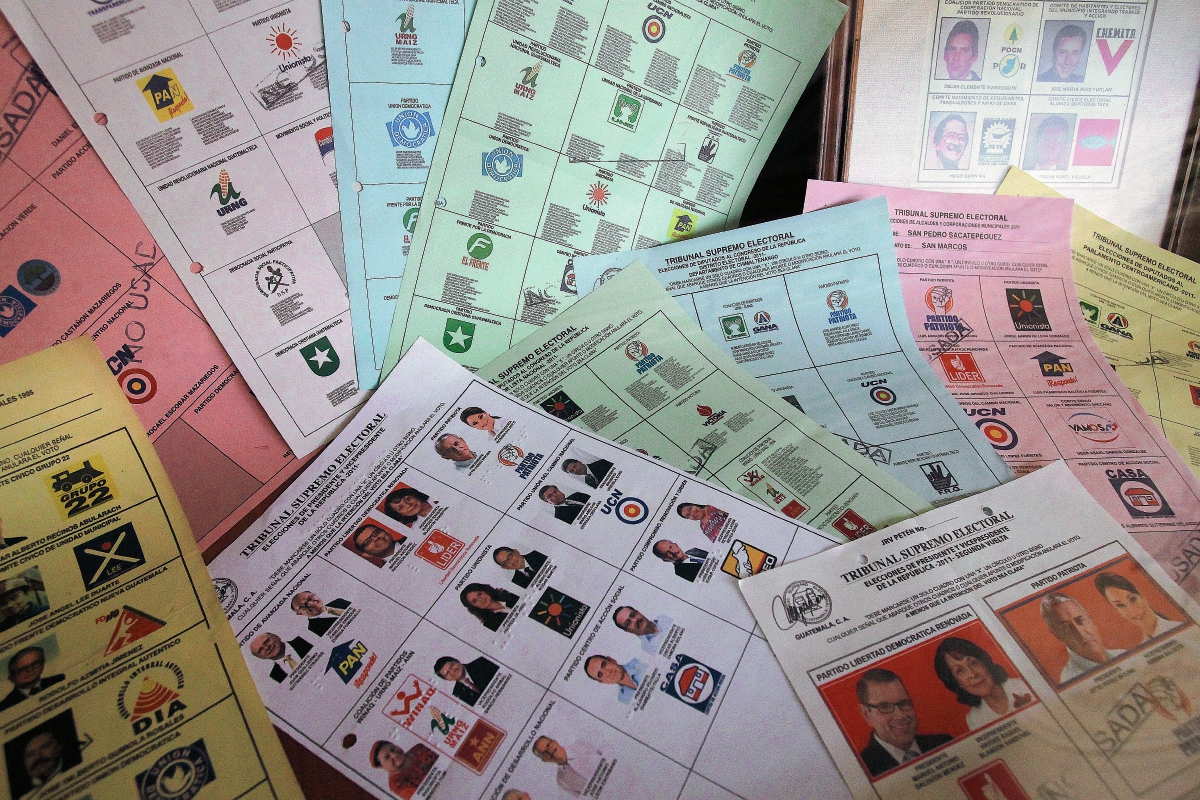 Papeletas utilizadas en las elecciones generales en 2011. (Foto Prensa Libre: Hemeroteca PL)
