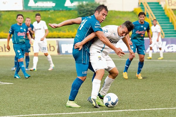 Los Cremas dominaron el partido, pero nos les sirvió de mucho, ya que los Príncipes Azules se llevaron los tres puntos. (Foto Prensa Libre: Norvin Mendoza)