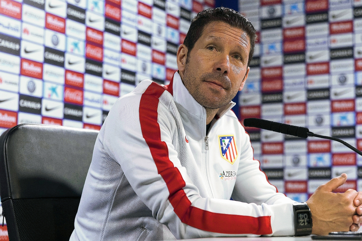 El entrenador del Atlético de Madrid, el argentino Diego Simeone, durante la rueda de prensa ofrecida la mañana de este viernes en la Ciudad Deportiva de Majadahonda, con vistas al partido  frente al Córdoba. (Foto Prensa Libre: EFE)