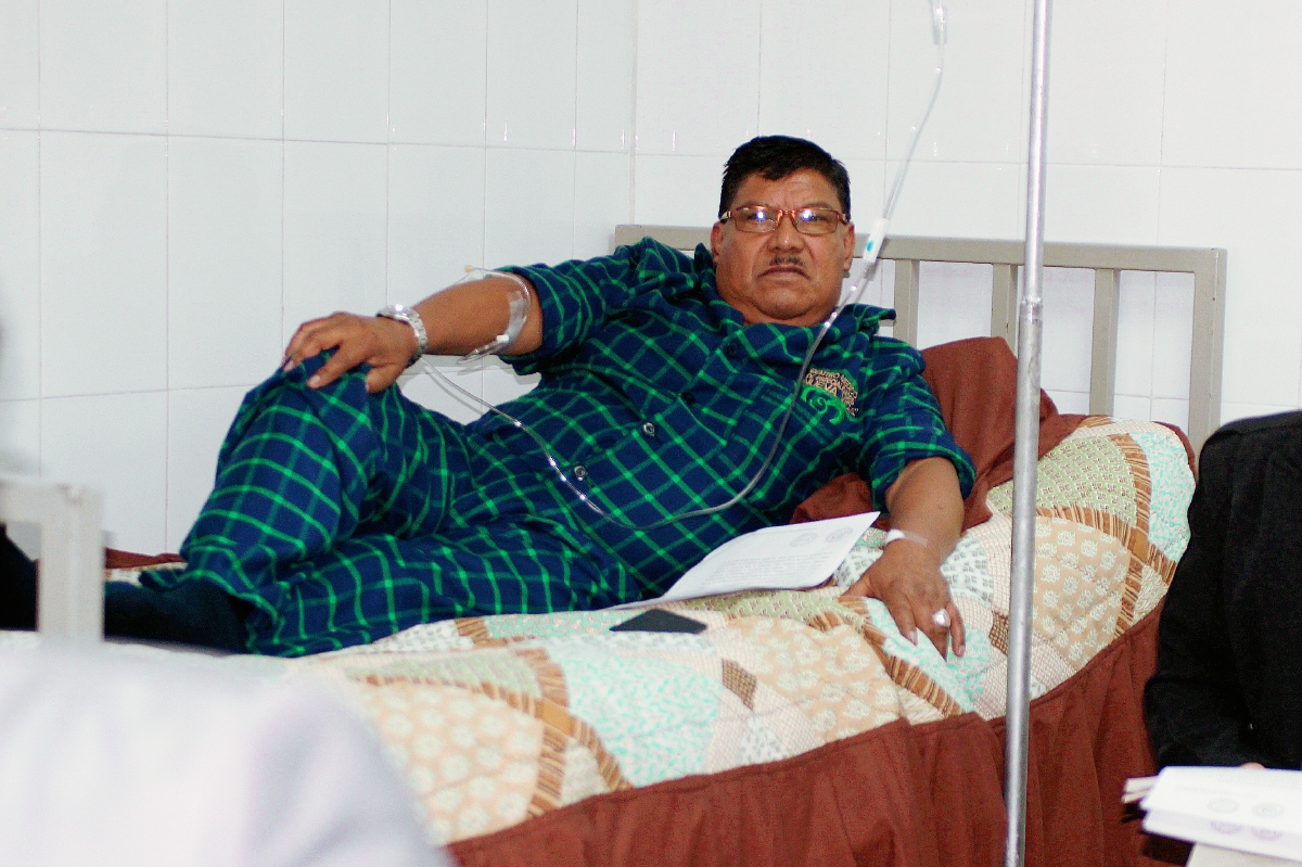 El alcalde de Tejutla, San Marcos, Humberto Gómez Pérez,  sindicado de dos delitos,  permanece en un sanatorio privado de San Pedro Sacatepéquez. (Foto Prensa Libre: Aroldo Marroquín)