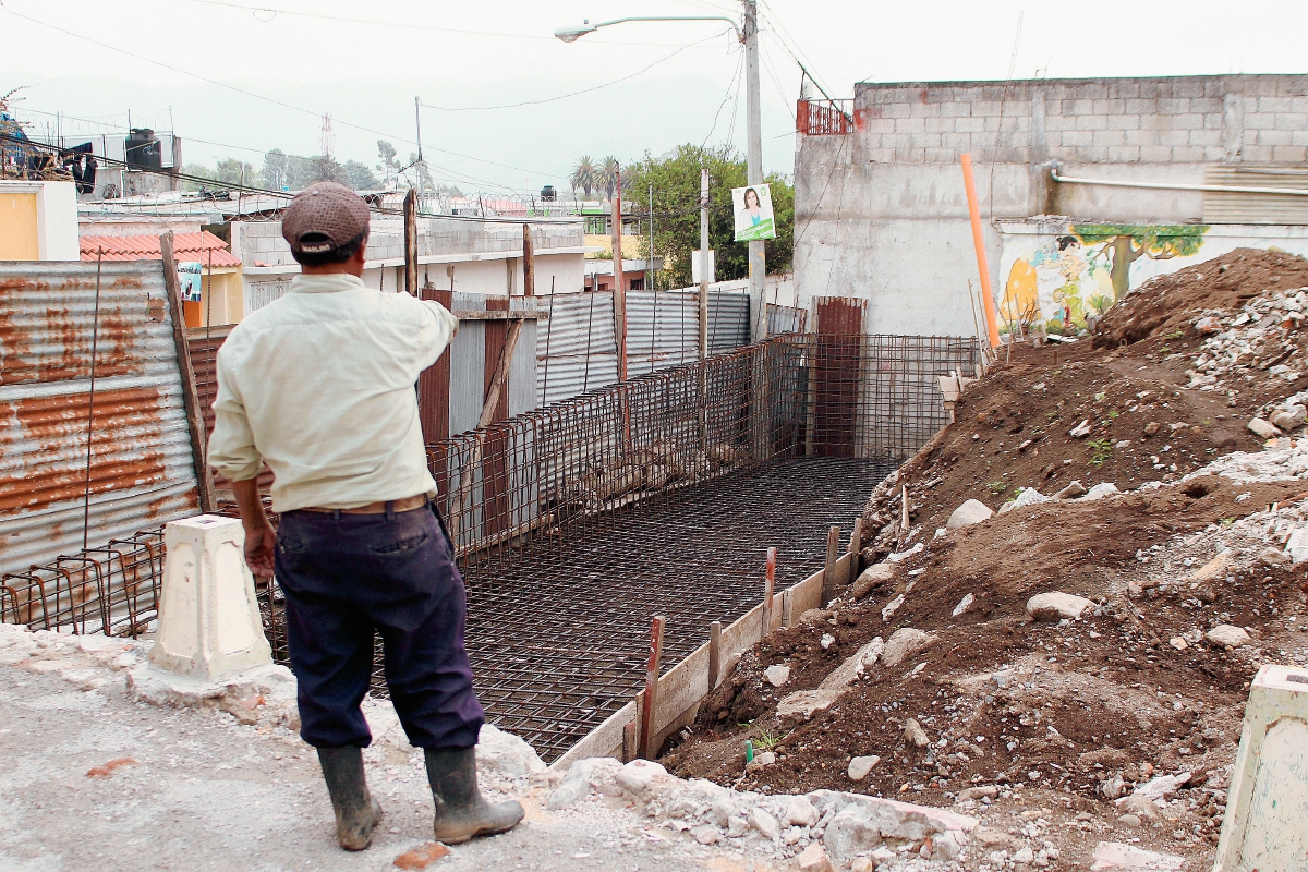 Los trabajos de reconstrucción en varias escuelas de San Marcos está paralizada pese a una millonaria donación. (Foto Prensa Libre: Aroldo Marroquín)