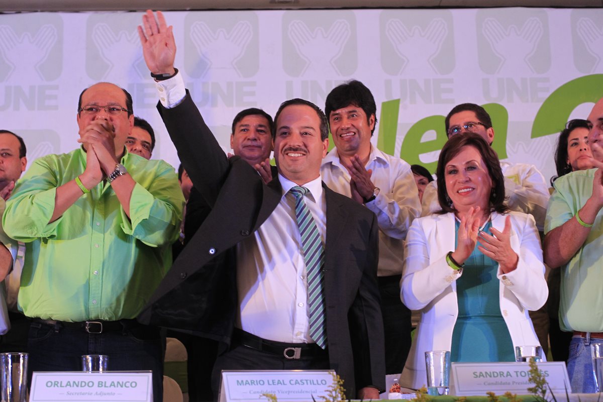 Mario Leal y Sandra Torres durante la asamblea de la UNE el pasado 12 de abril. (Foto Prensa Libre: Hemeroteca PL)