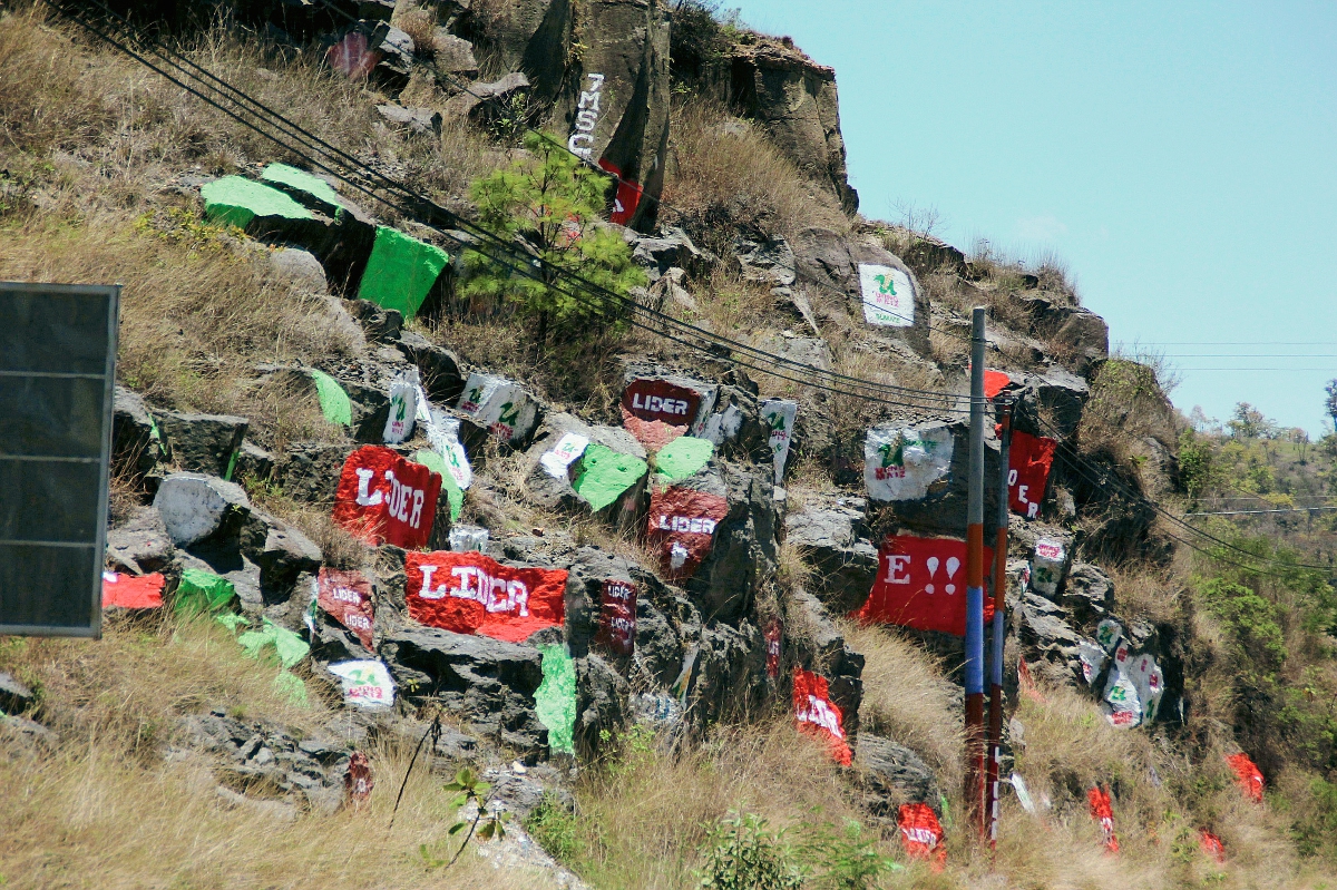 Municipalidad de Huehuetenango prohibe pintas a partidos políticos. (Foto Prensa Libre: Mike Castillo)