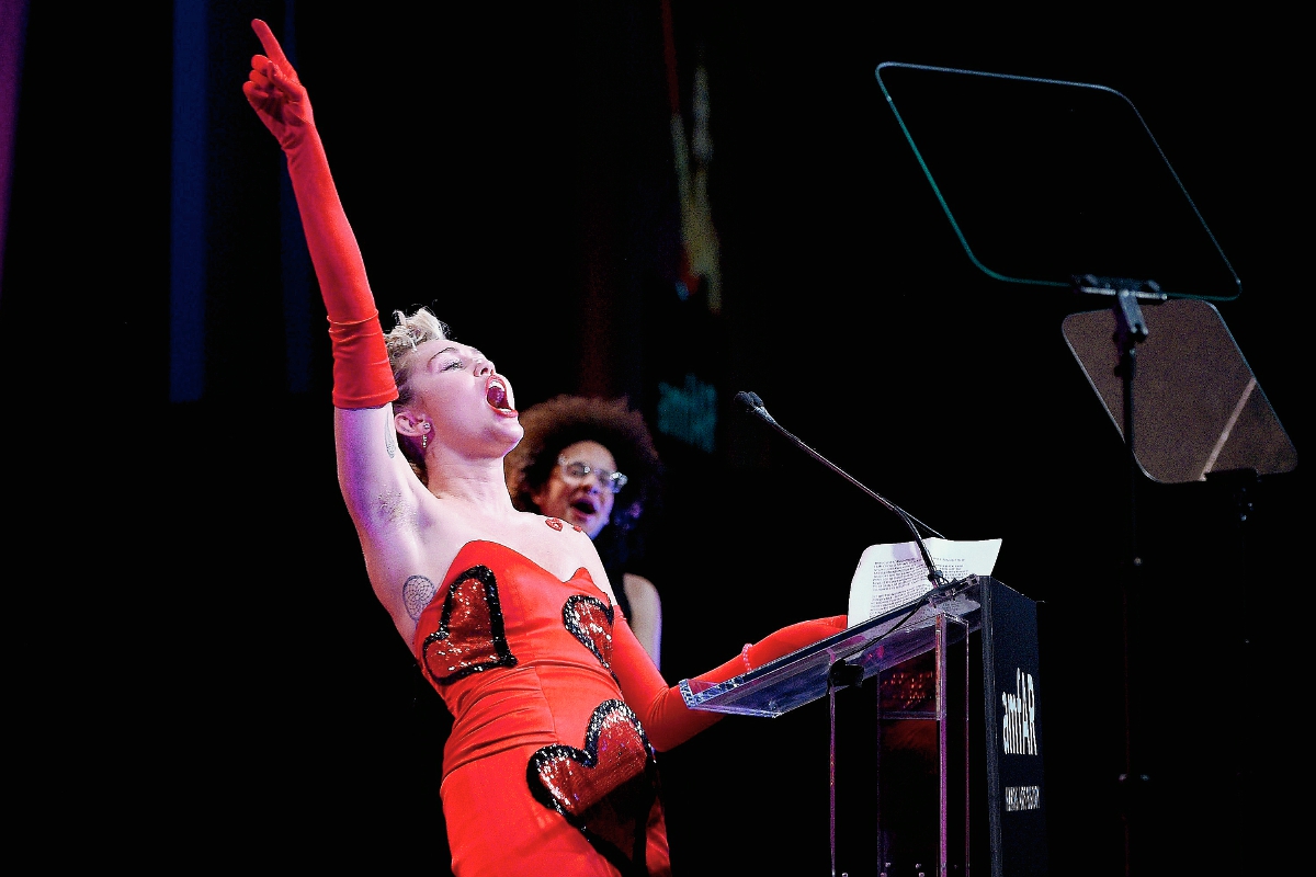 Miley Cyrus es una de las artistas que lucen las axilas pobladas. (FotoPrensa Libre, AFP)