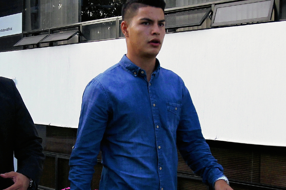 Kevin Santamaría podría quedar fuera de toda actividad futbolística por cuatro años. (Foto Prensa Libre: Carlos Vicente)