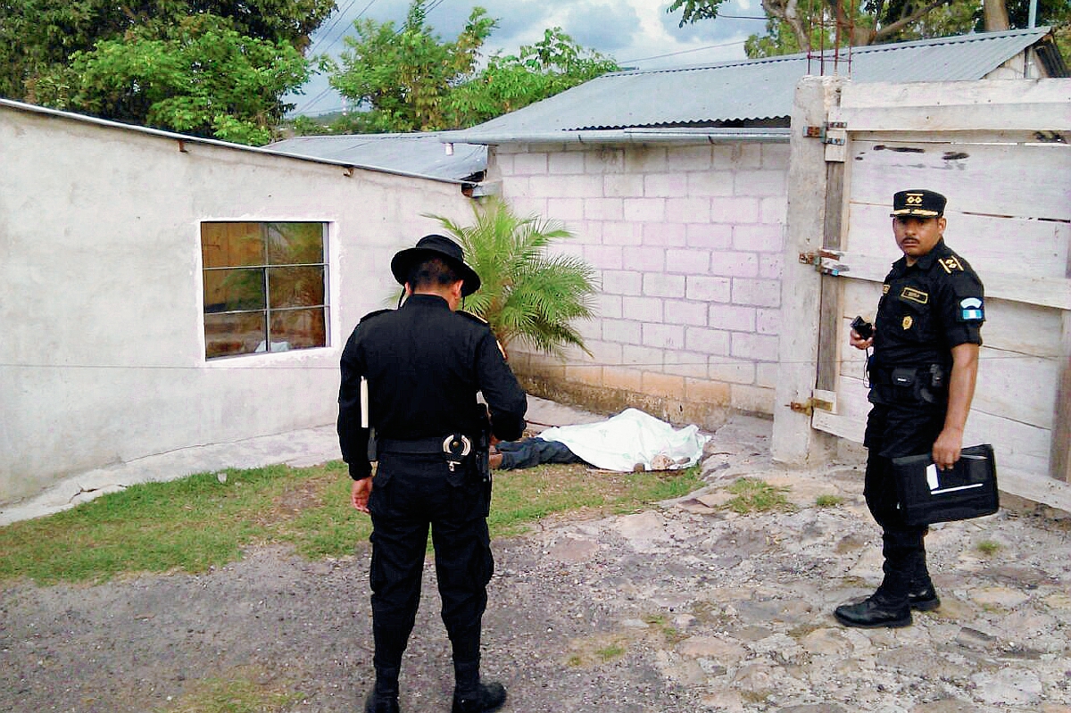 Sujetos dieron  muerte a ganadero en San Antonio La Paz, El Progreso. (Foto Prensa Libre: Hugo Oliva)