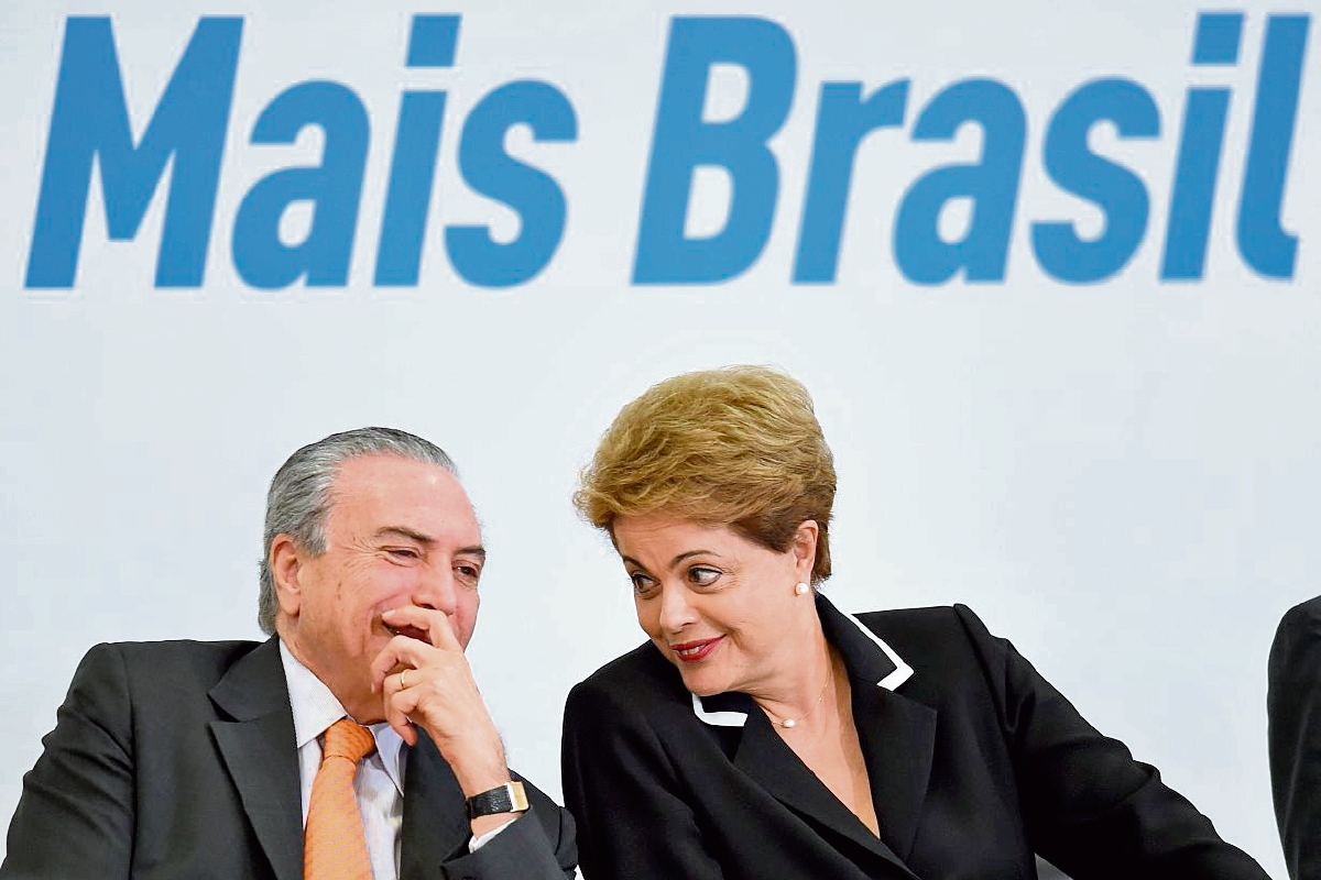 La presidenta de Brasil, Dilma Rousseff y el vicepresidente Michel Temer presentaron el plan de exportaciones. (Foto Prensa Libre: AFP)