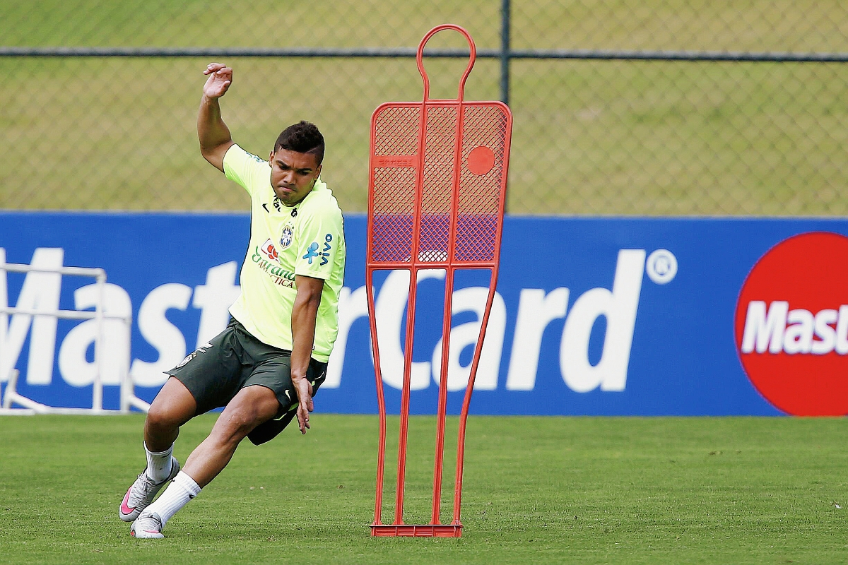 Casemiro se encuentra concentrado con la selección brasileña de futbol previo a su participación en la Copa América 2015. (Foto Prensa Libre: EFE)